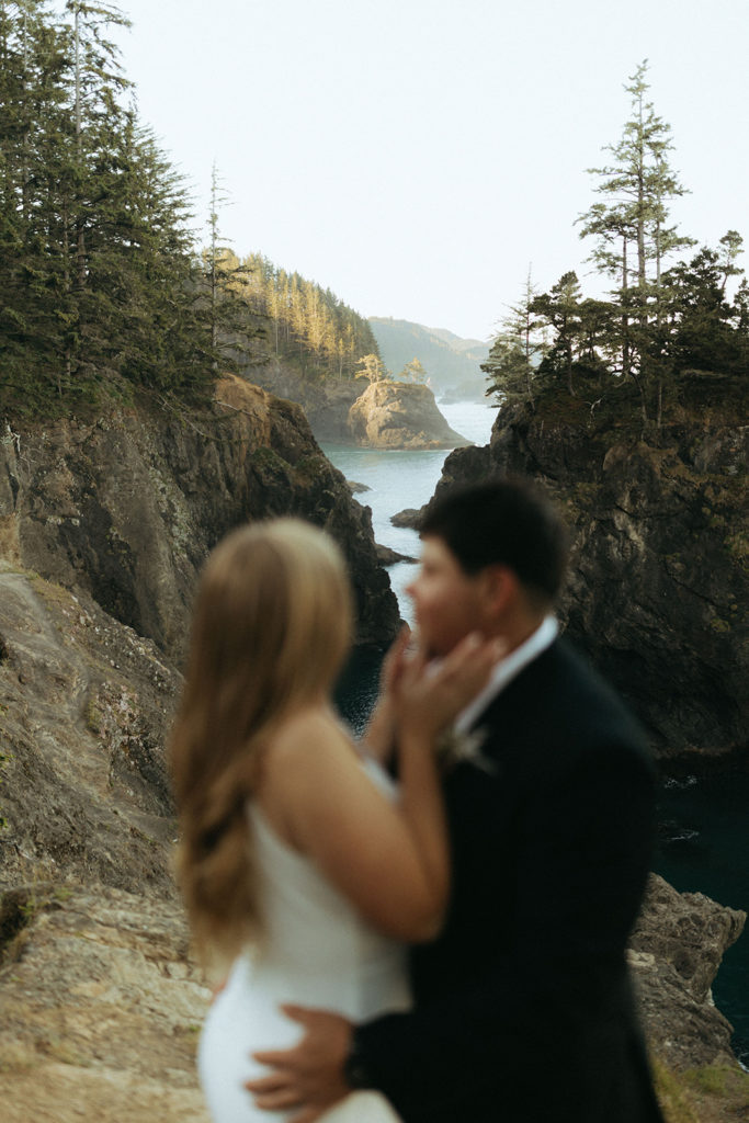 couple kisses at Oregon Coast overlook 